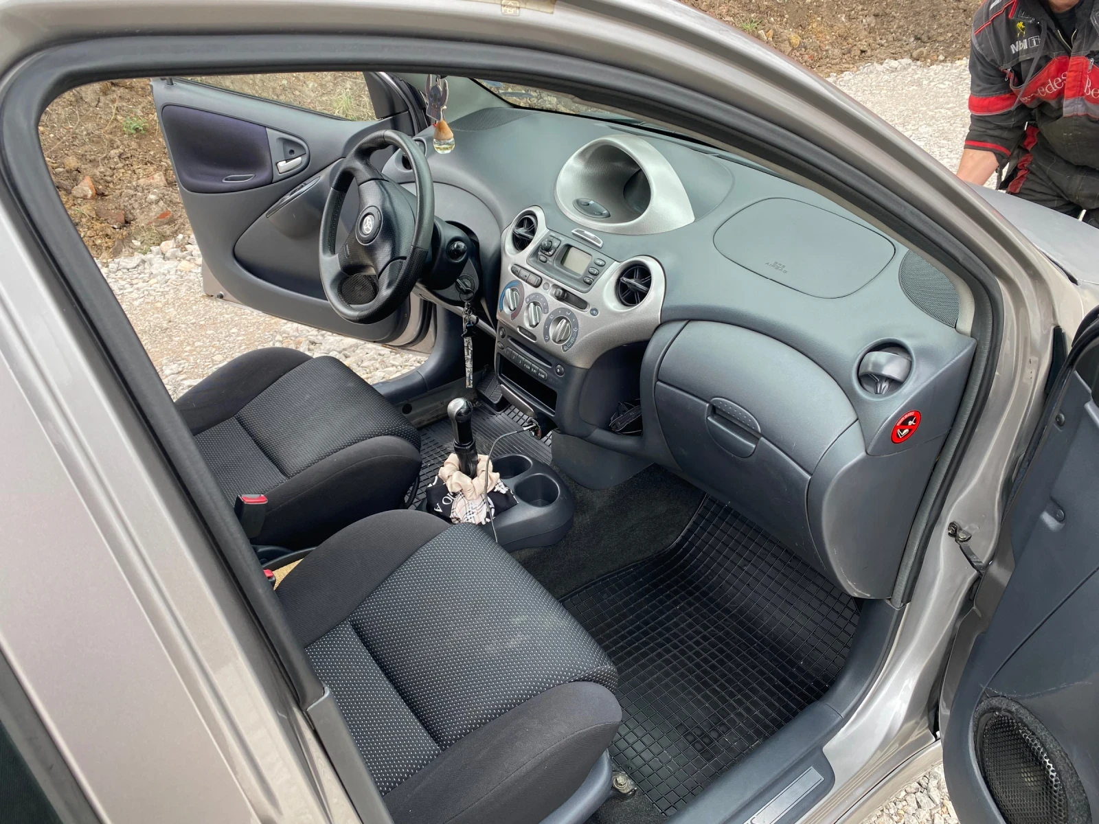 Toyota Yaris 1.5 VVT-i, снимка 17 - Автомобили и джипове - 53913484