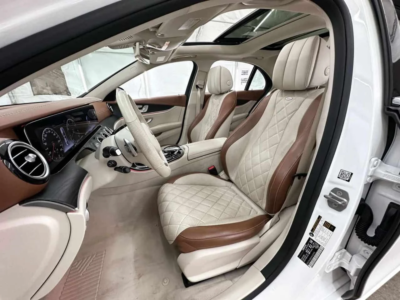 Mercedes-Benz E 400 * CARFAX * БЕЗ ПЪРВОНАЧАЛНА ВНОСКА, снимка 4 - Автомобили и джипове - 54841489