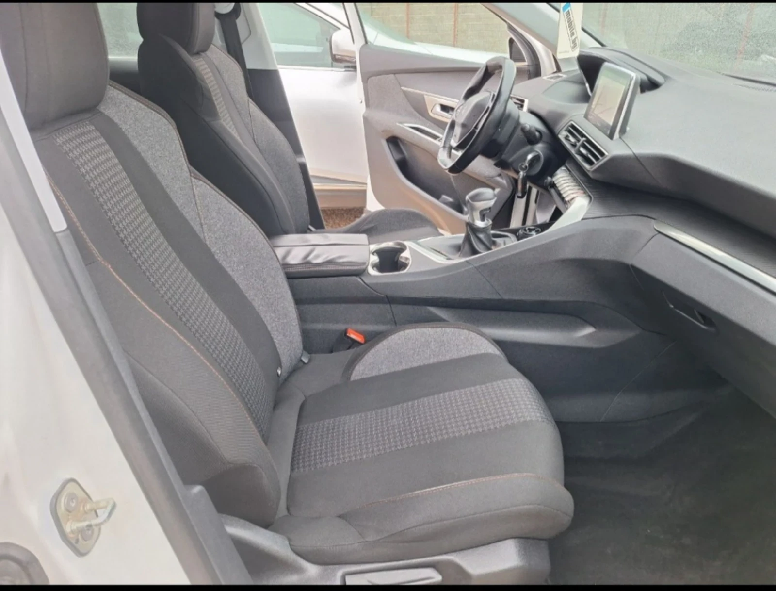 Peugeot 3008 1.6HDI* 6ск/Нави/Лед/Кросуей/120кс* , снимка 13 - Автомобили и джипове - 55118821