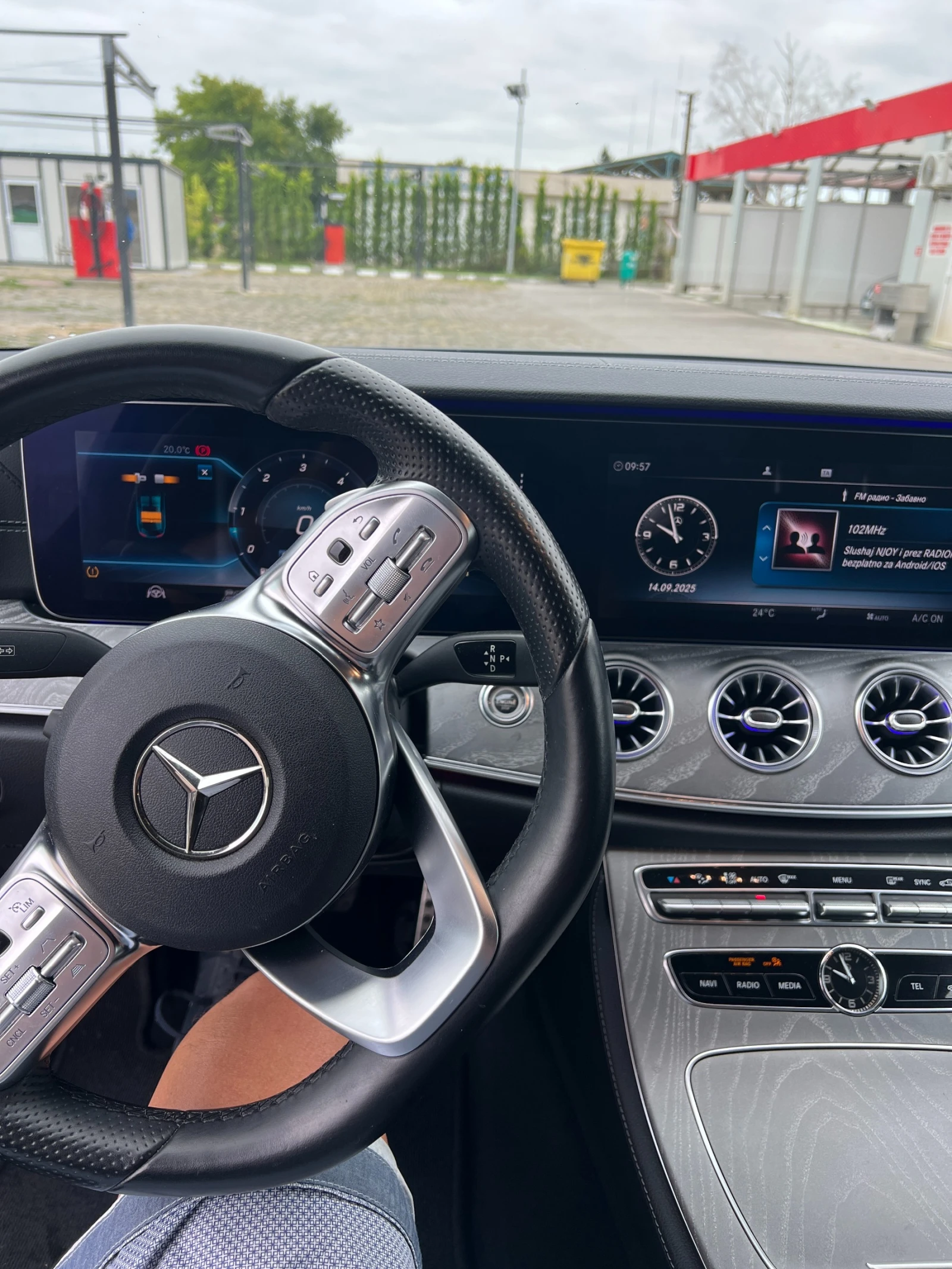 Mercedes-Benz CLS 400 d 4MATIC AMG PREMIUM PLUS, снимка 9 - Автомобили и джипове - 56125465