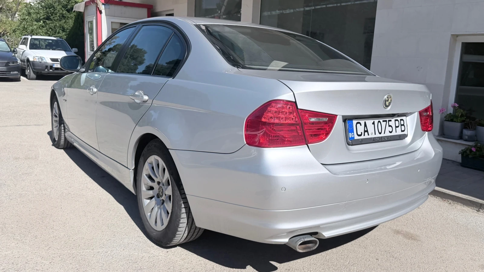 BMW 320 D xDrive, снимка 4 - Автомобили и джипове - 56293899