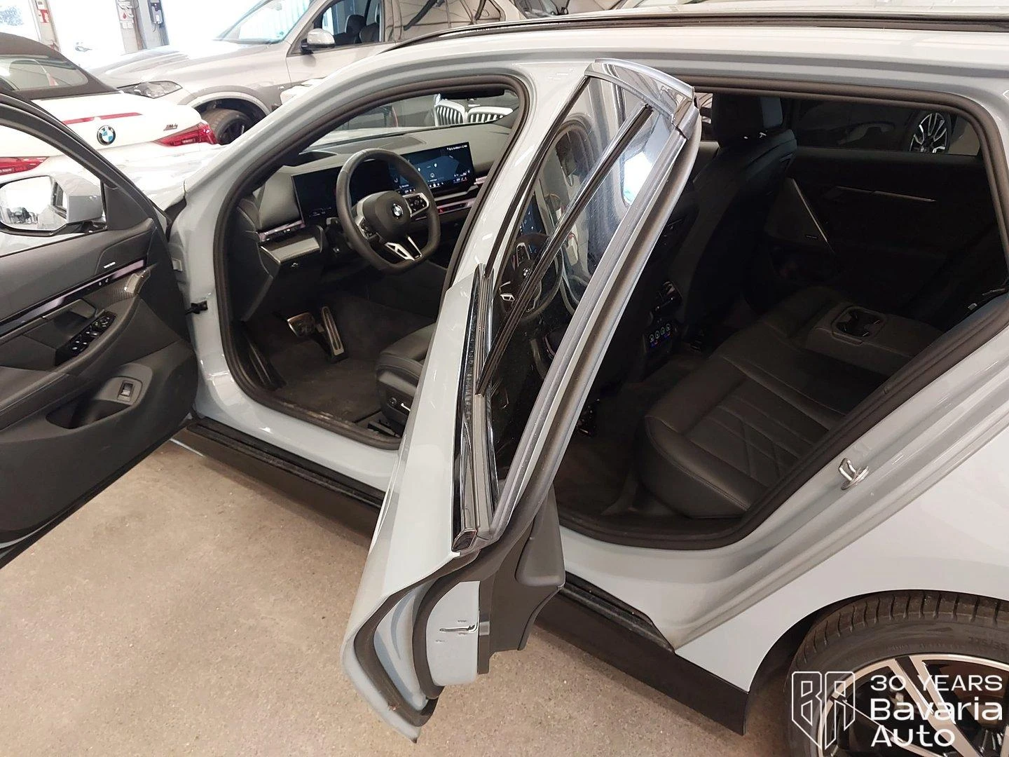 BMW 520 d Touring Steptronic, снимка 5 - Автомобили и джипове - 56395622