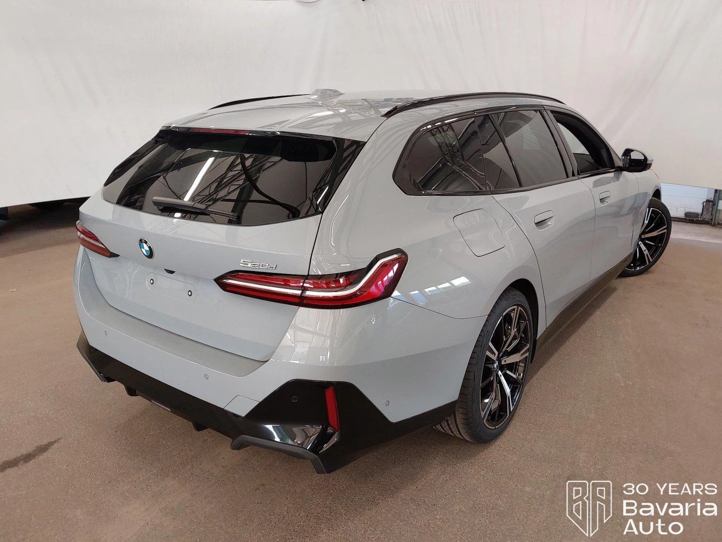 BMW 520 d Touring Steptronic, снимка 3 - Автомобили и джипове - 56395622