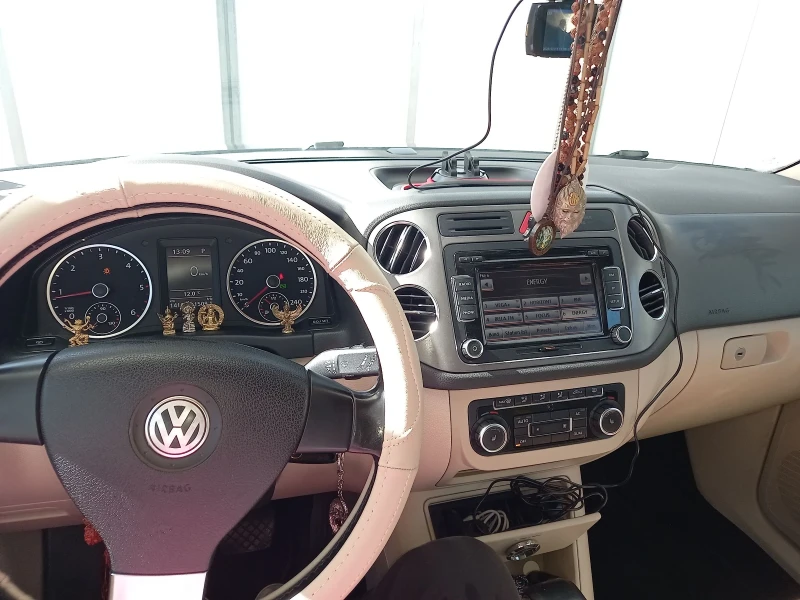 VW Tiguan, снимка 16 - Автомобили и джипове - 52957774