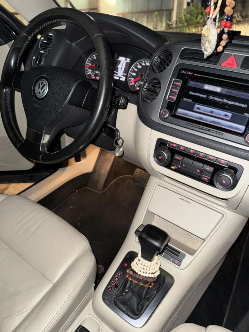 VW Tiguan, снимка 14 - Автомобили и джипове - 52957774