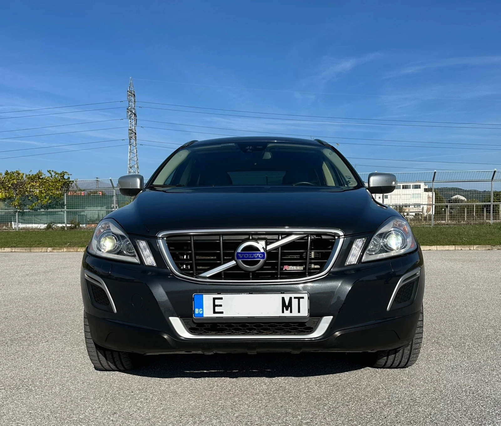 Volvo XC60 R - Design AWD D5 4/4 - изображение 6