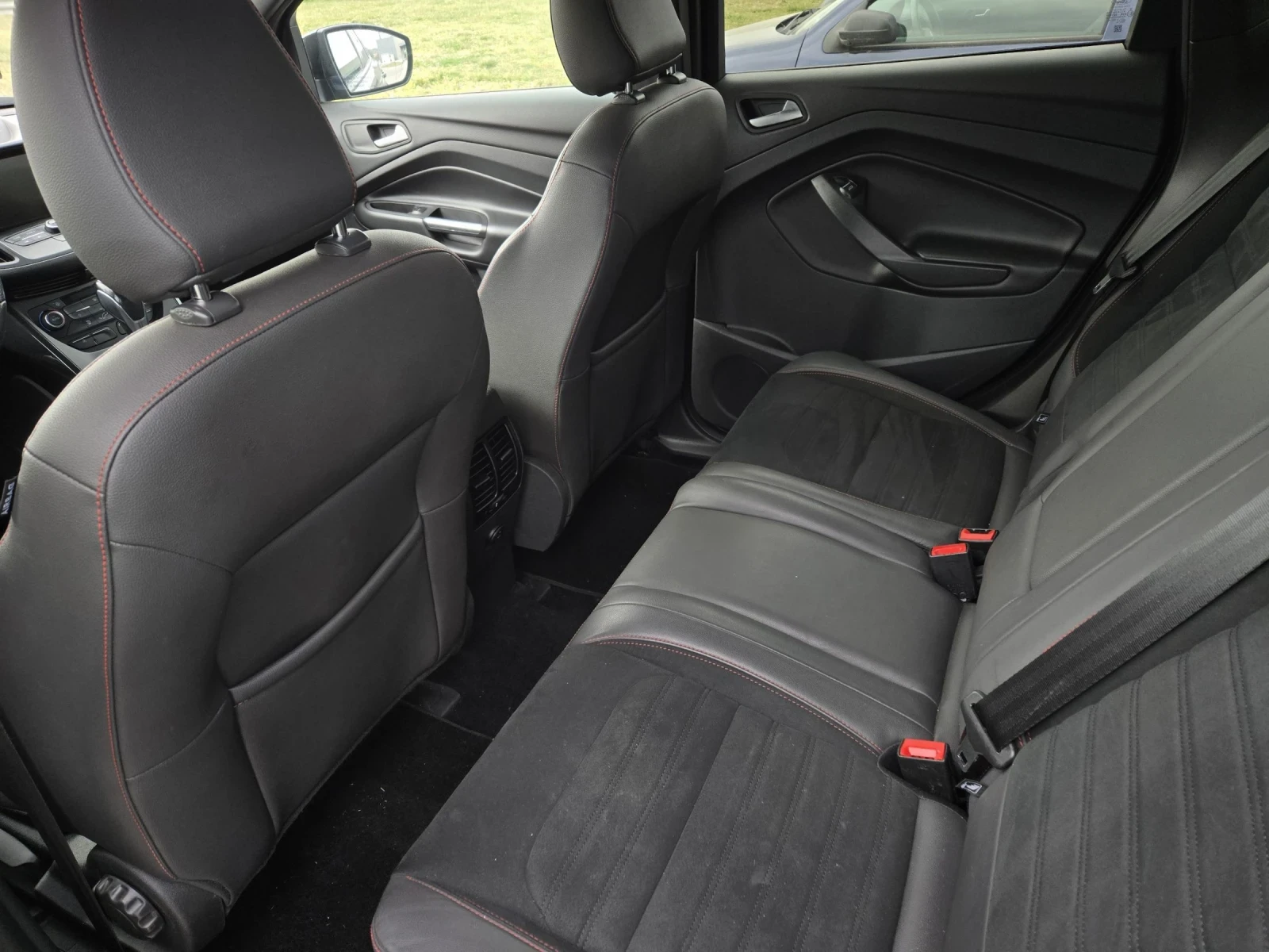 Ford Kuga 2.0 TDci ST-line Sport, снимка 11 - Автомобили и джипове - 53893981