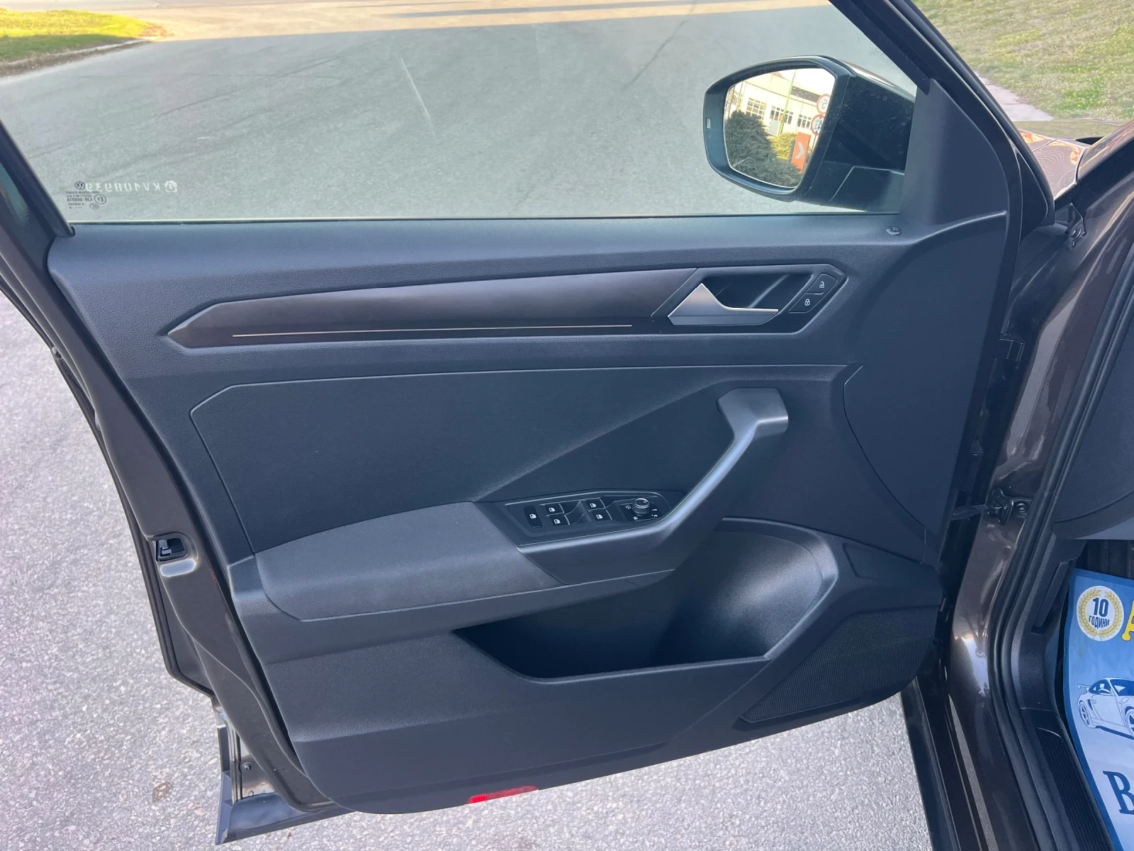 VW T-Roc 1.6TDI/DIGITAL/TOP, снимка 13 - Автомобили и джипове - 53902013