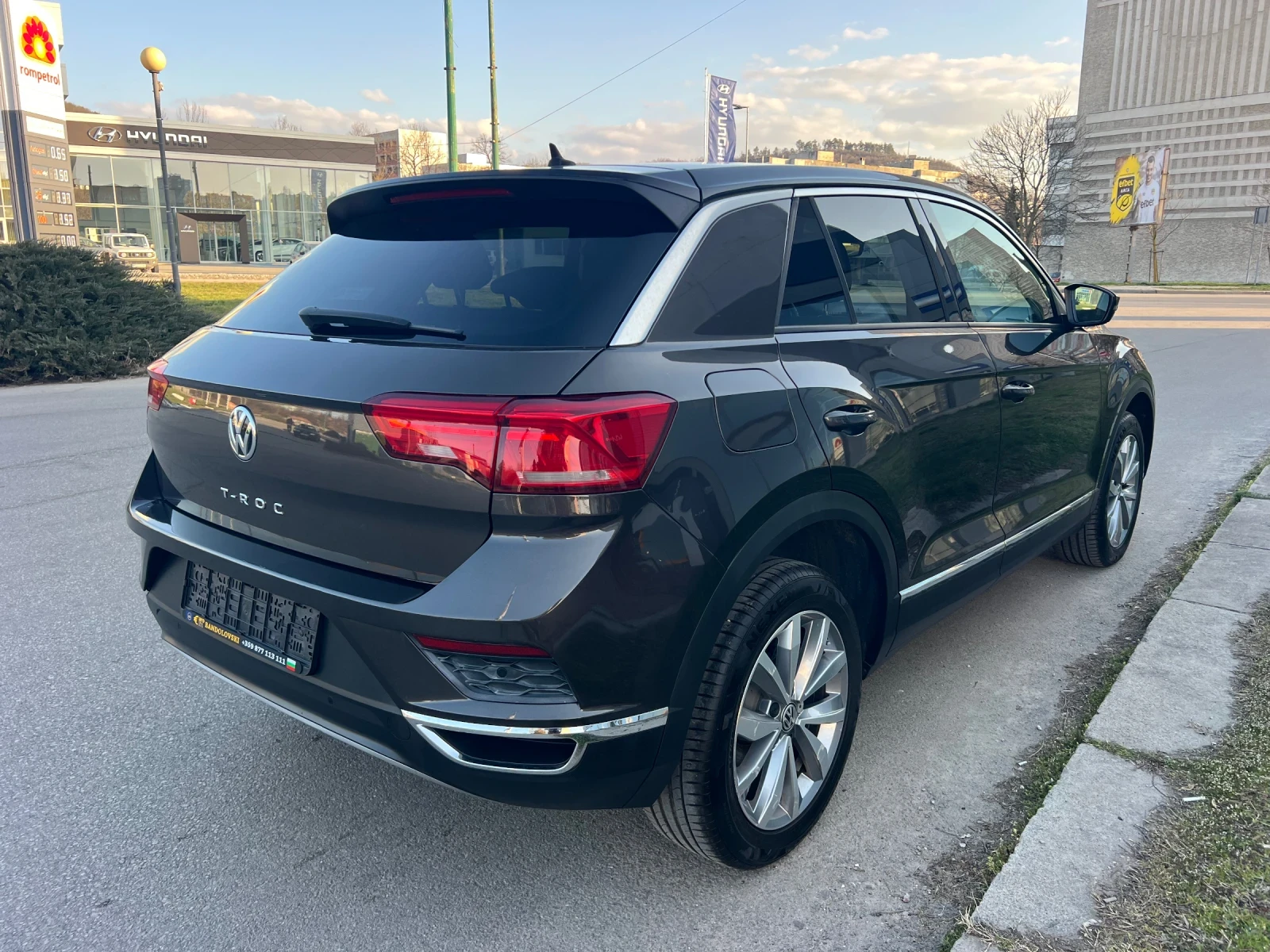 VW T-Roc 1.6TDI/DIGITAL/TOP, снимка 8 - Автомобили и джипове - 53902013