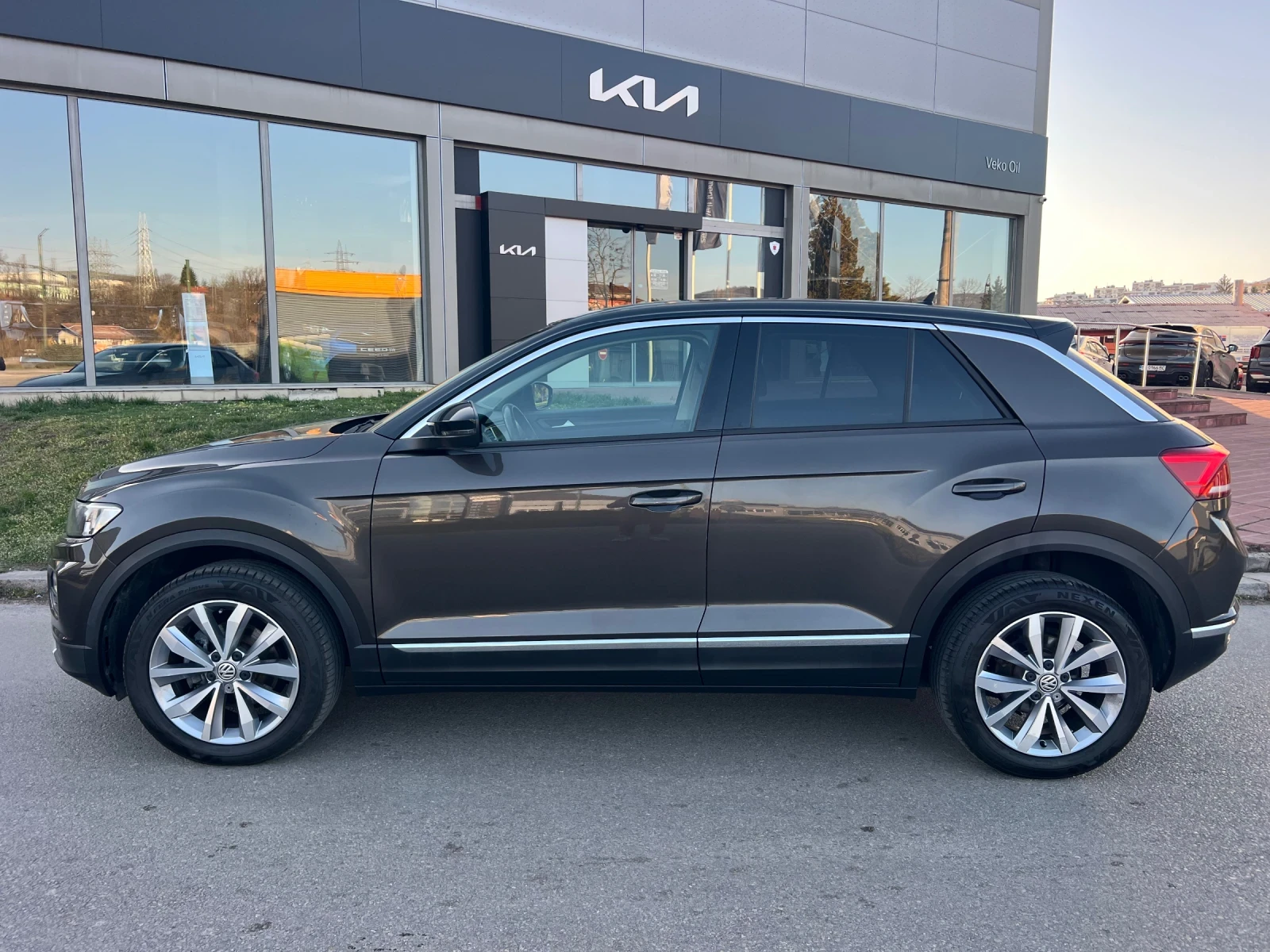 VW T-Roc 1.6TDI/DIGITAL/TOP, снимка 4 - Автомобили и джипове - 53902013