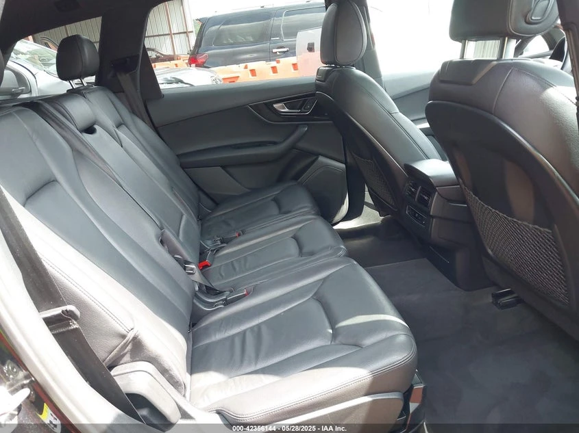 Audi Q7 3l 3.0T Premium, снимка 8 - Автомобили и джипове - 54007024