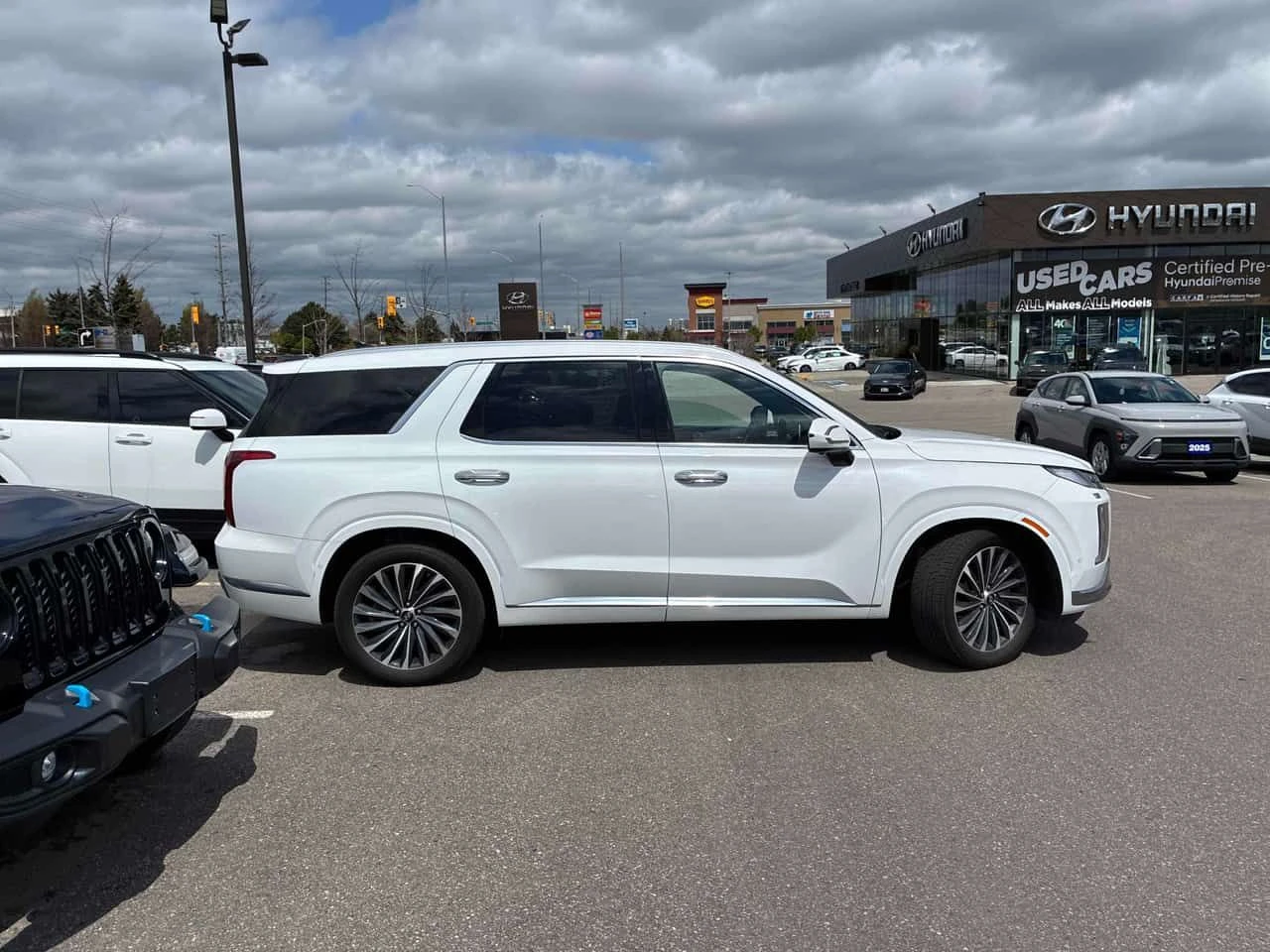 Hyundai Palisade * Ultimate Calligraphy * 360 * ДИСТРОНИК * ОБДУХВА, снимка 3 - Автомобили и джипове - 54623639