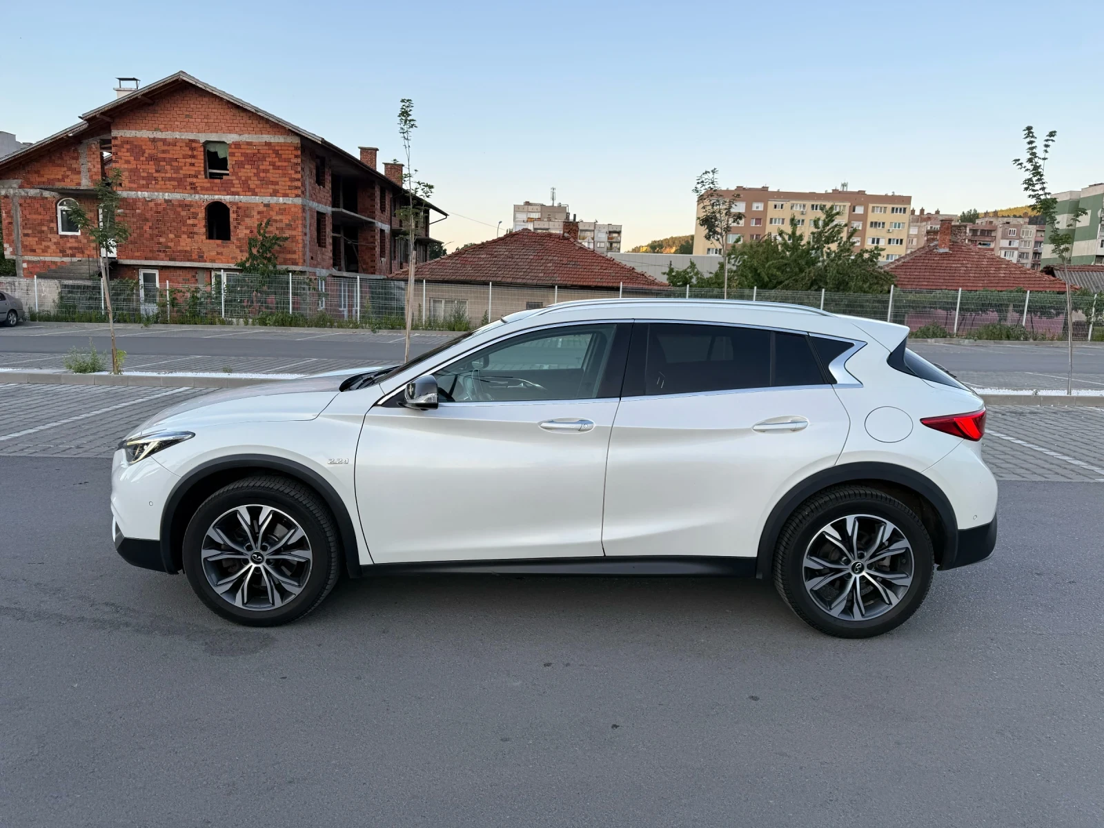 Infiniti QX30 Infiniti QX30 2.2D 4x4, снимка 3 - Автомобили и джипове - 55408110