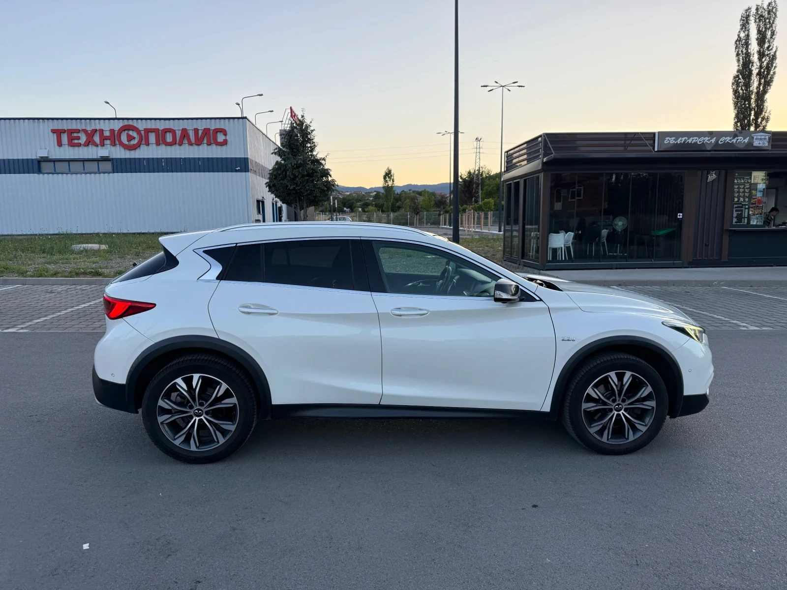 Infiniti QX30 Infiniti QX30 2.2D 4x4, снимка 4 - Автомобили и джипове - 55408110