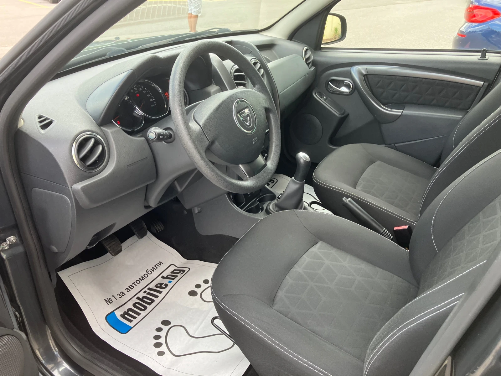 Dacia Duster 1.6i-72000kм, снимка 8 - Автомобили и джипове - 55702344