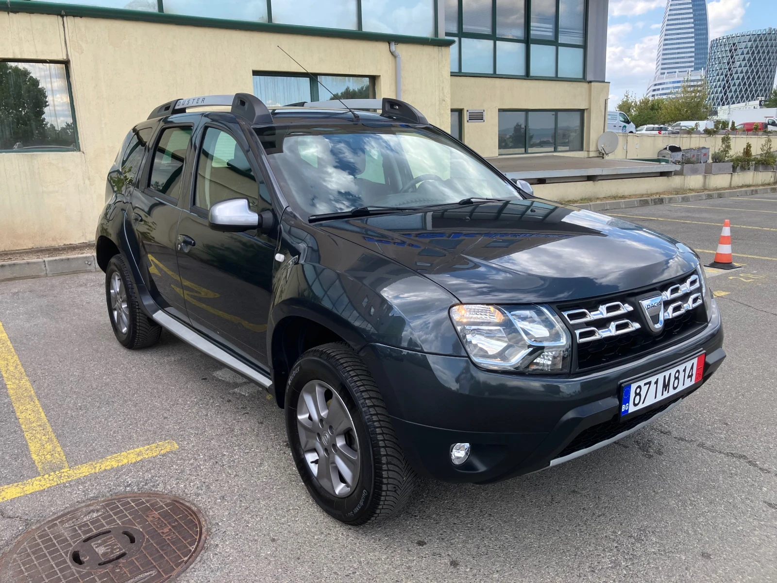 Dacia Duster 1.6i-72000kм