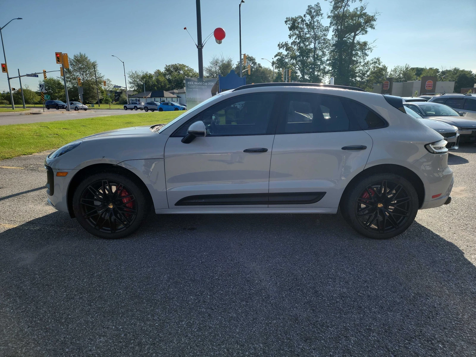 Porsche Macan GTS | CARFAX | АВТОКРЕДИТ БЕЗ ПЪРВОНАЧАЛНА ВНОСКА, снимка 3 - Автомобили и джипове - 55875765