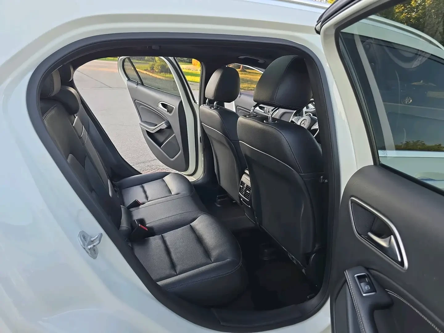 Mercedes-Benz GLA 4MATIC 4dr GLA 250, снимка 13 - Автомобили и джипове - 55980557
