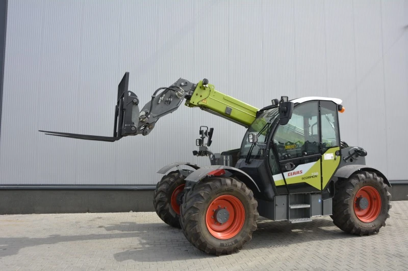 Телескопичен товарач Claas SCORPION 736, снимка 1 - Селскостопанска техника - 48659627