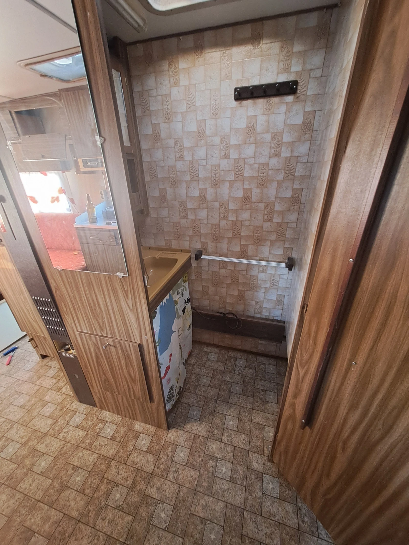 Каравана Kabe Emerald GL, снимка 6 - Каравани и кемпери - 55717652