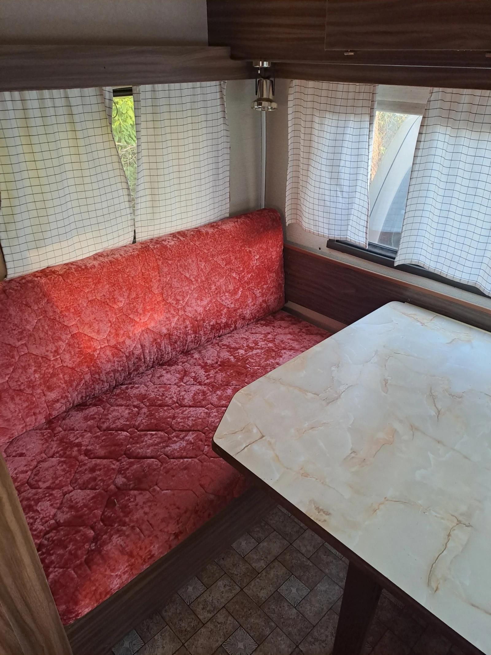 Каравана Kabe Emerald GL, снимка 5 - Каравани и кемпери - 55717652