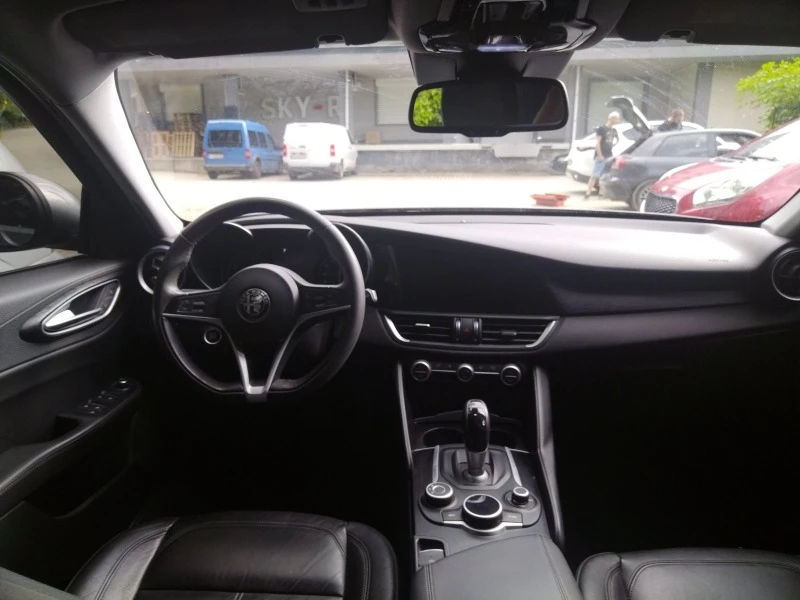 Alfa Romeo Giulia 2.0i 280кс, снимка 8 - Автомобили и джипове - 46400706