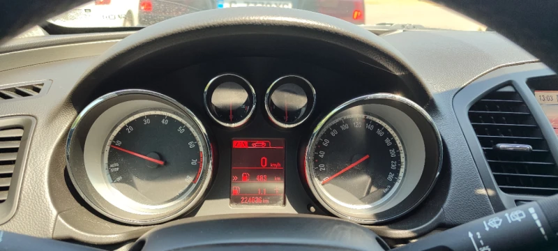 Opel Insignia Sports tourer , снимка 2 - Автомобили и джипове - 50070929