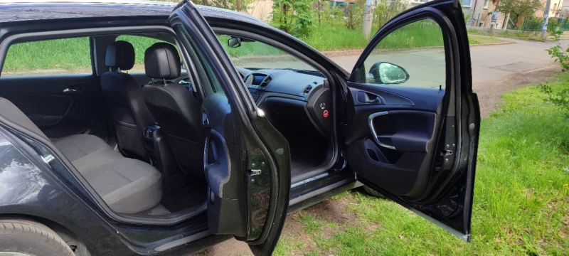 Opel Insignia Sports tourer , снимка 14 - Автомобили и джипове - 50070929