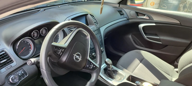 Opel Insignia Sports tourer , снимка 9 - Автомобили и джипове - 50070929