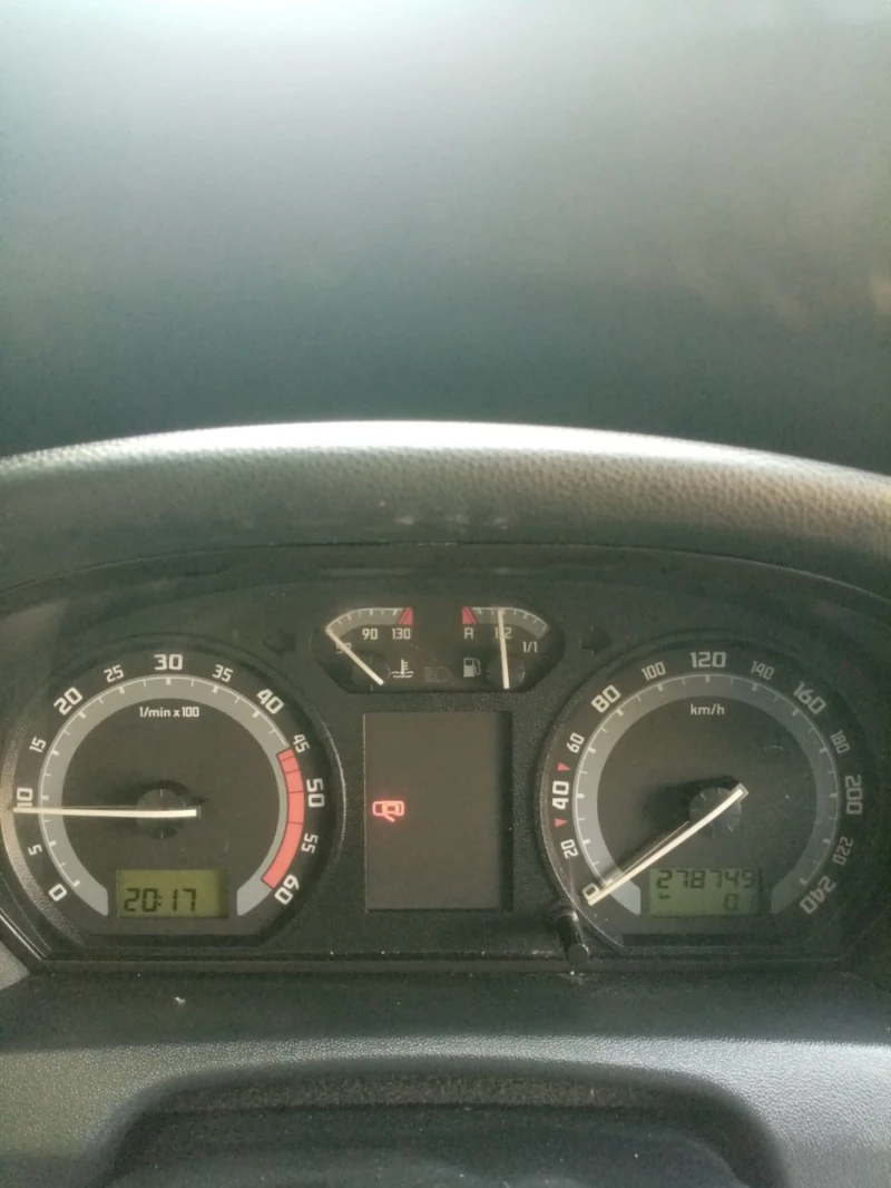 Skoda Fabia ТОП 1.9ТДИ 101кс Full Ekstra, снимка 10 - Автомобили и джипове - 52393814