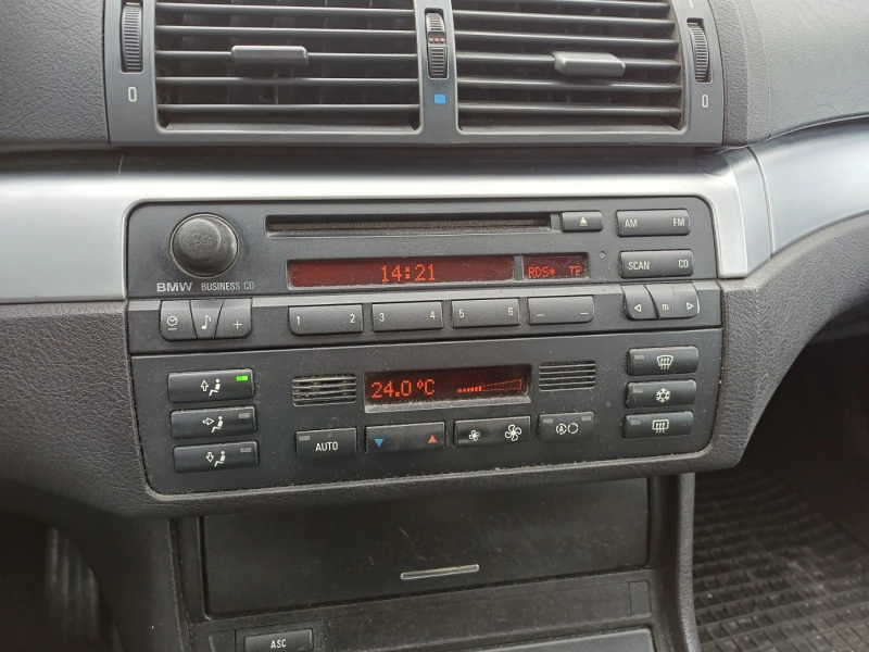 BMW 318, снимка 9 - Автомобили и джипове - 52193435