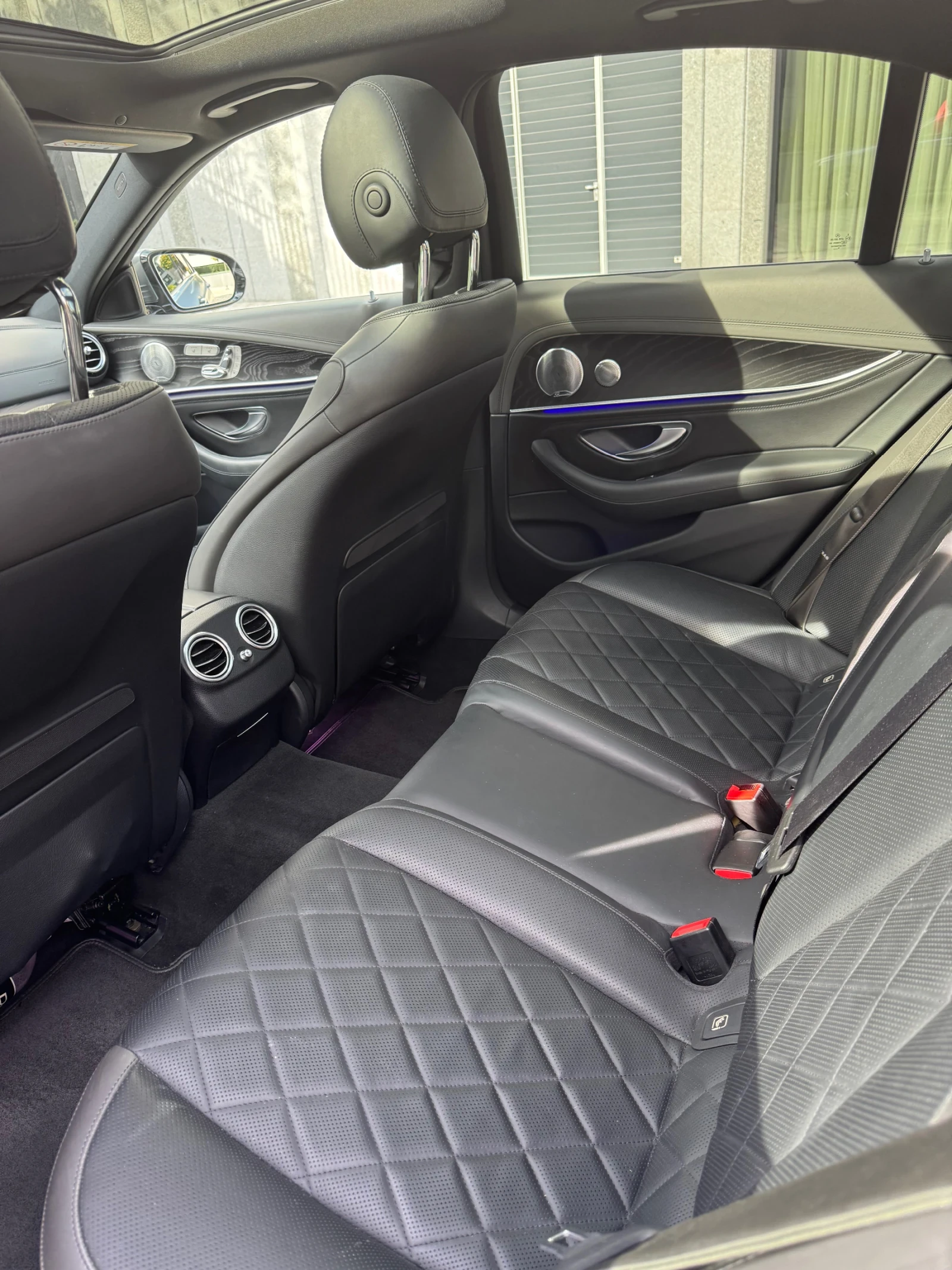 Mercedes-Benz E 400 DESIGNO , AMG LINE , 4MATIC , 360  | Mobile.bg — изображение 16