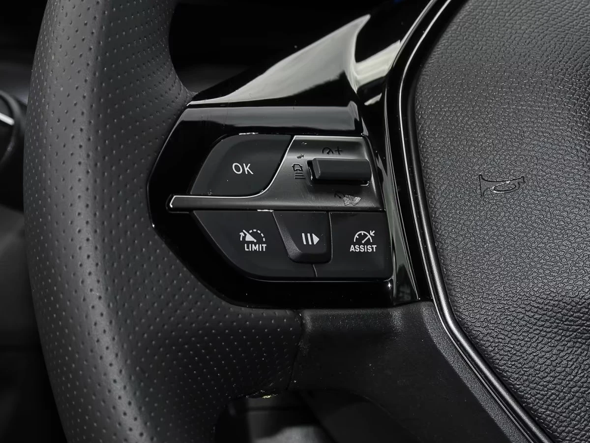 Peugeot 308 GT/156HP/AHK/360/ACC/NAVI/LED/KLESS/501g - изображение 8