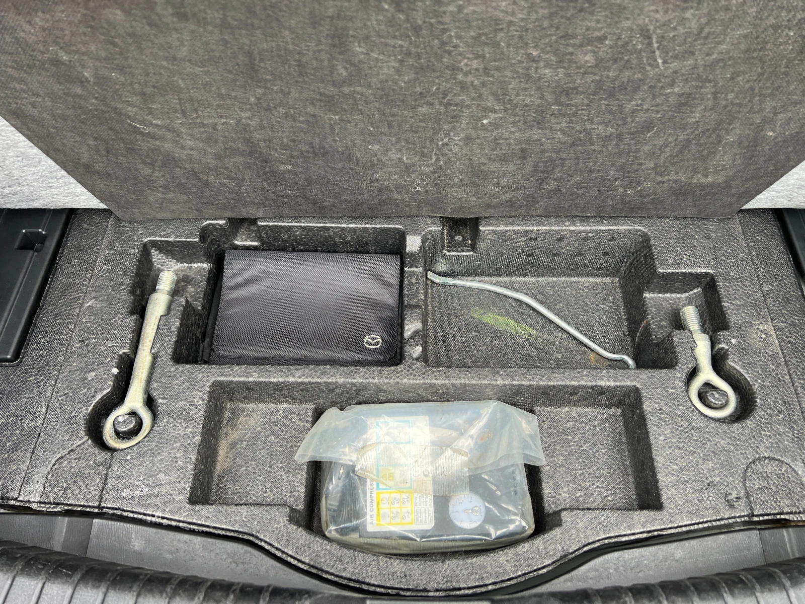 Mazda 6 2.2d FACELIFT, снимка 13 - Автомобили и джипове - 53180436