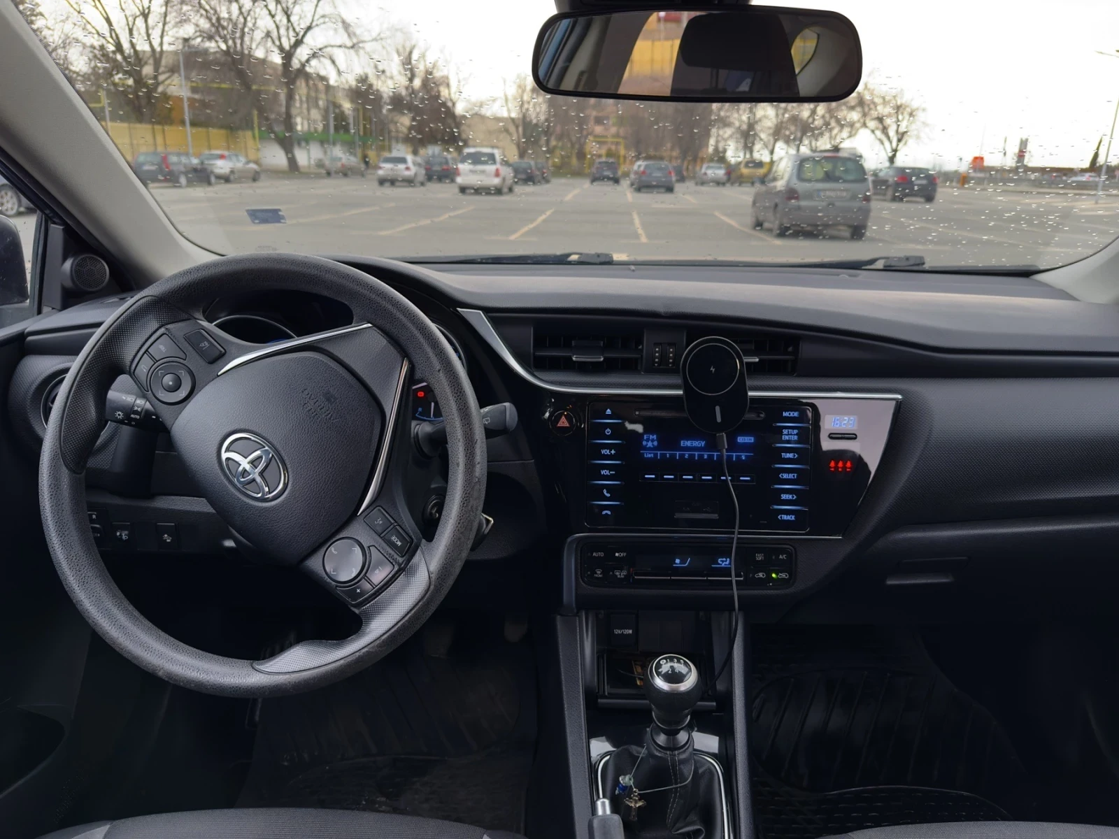 Toyota Auris, снимка 13 - Автомобили и джипове - 53630067