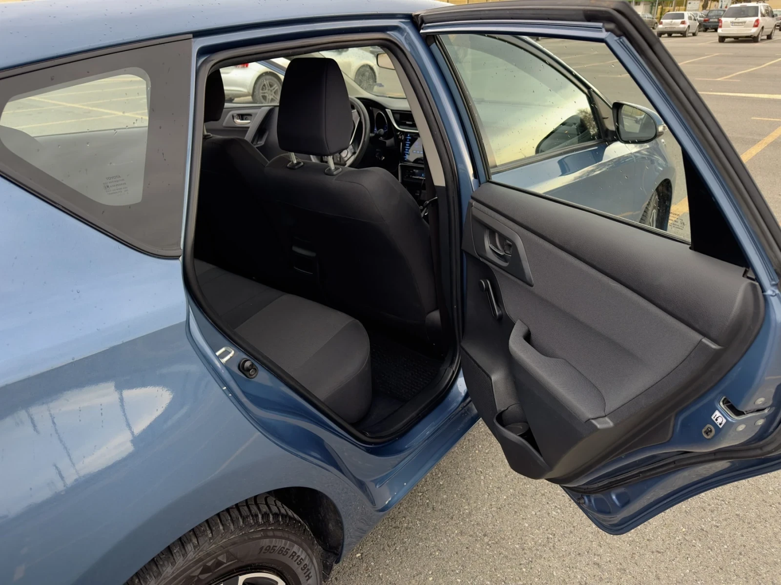 Toyota Auris, снимка 11 - Автомобили и джипове - 53630067