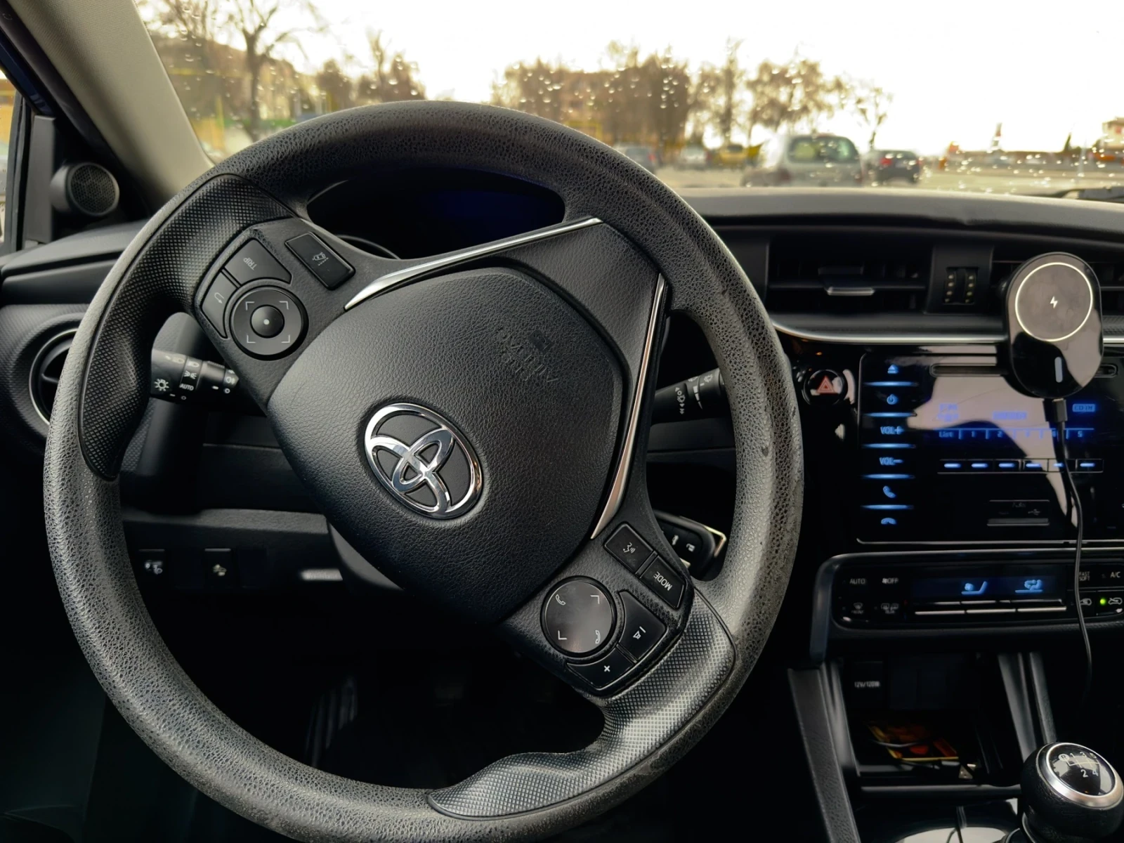 Toyota Auris, снимка 12 - Автомобили и джипове - 53630067