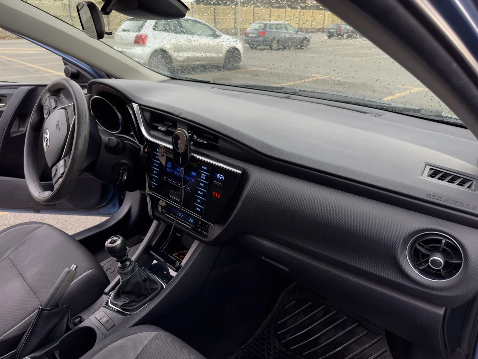 Toyota Auris, снимка 14 - Автомобили и джипове - 53630067