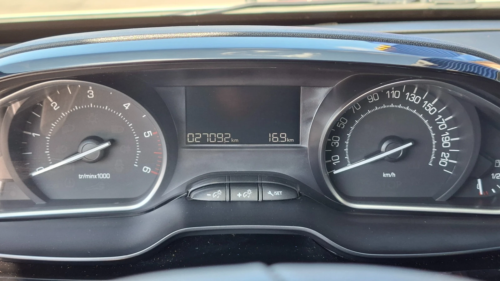 Peugeot 2008 SUV, снимка 5 - Автомобили и джипове - 53783466