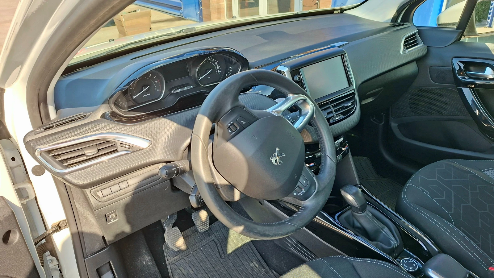 Peugeot 2008 SUV, снимка 6 - Автомобили и джипове - 53783466