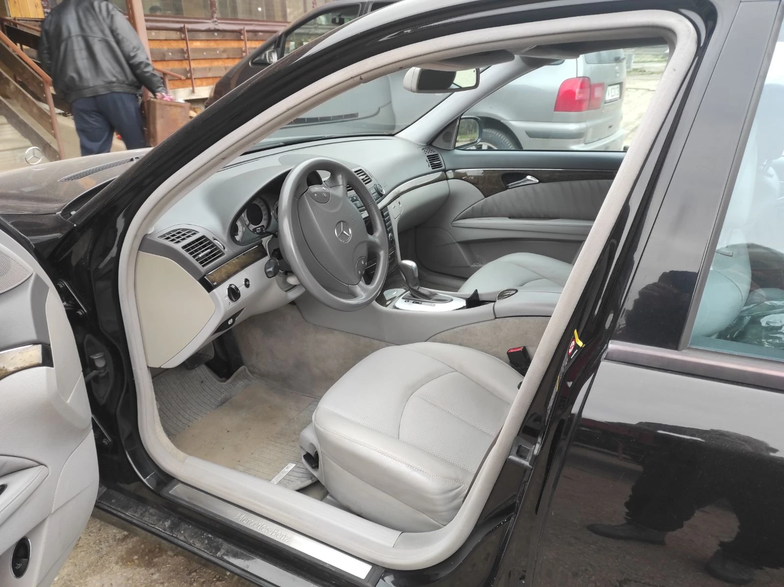 Mercedes-Benz E 220, снимка 7 - Автомобили и джипове - 54595734
