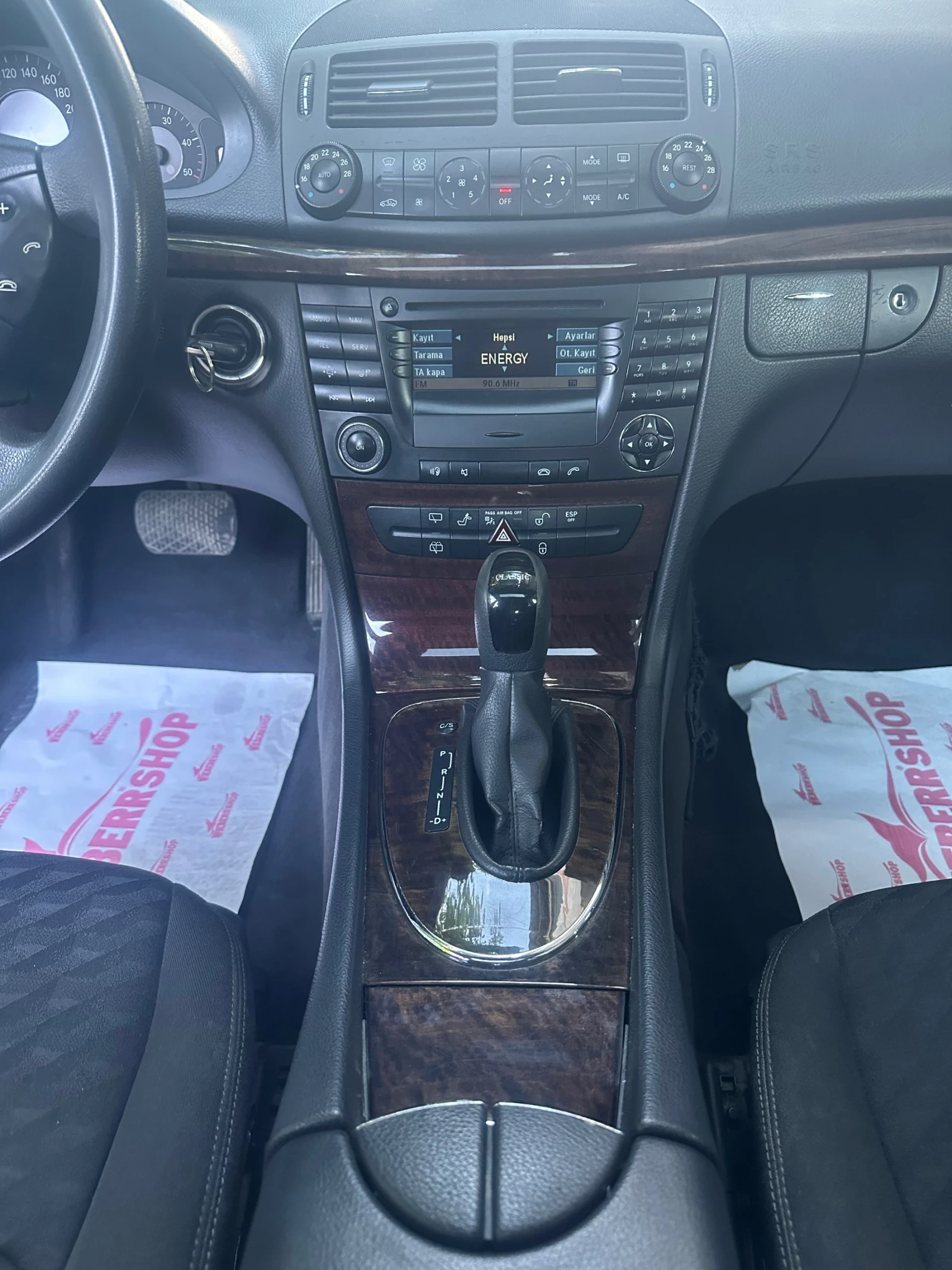 Mercedes-Benz E 220 2.2СДИ, 150к.с, 2005г нов внос, снимка 11 - Автомобили и джипове - 54896518