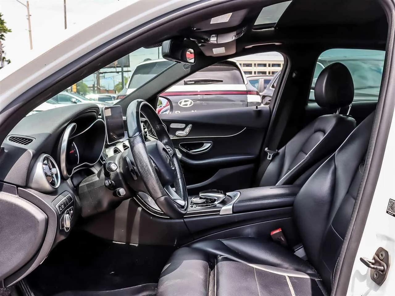 Mercedes-Benz C 300 * CARFAX * БЕЗ ПЪРВОНАЧАЛНА ВНОСКА, снимка 7 - Автомобили и джипове - 55317047