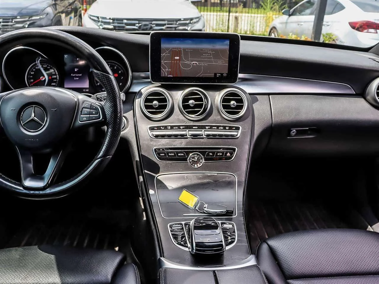 Mercedes-Benz C 300 * CARFAX * БЕЗ ПЪРВОНАЧАЛНА ВНОСКА, снимка 10 - Автомобили и джипове - 55317047