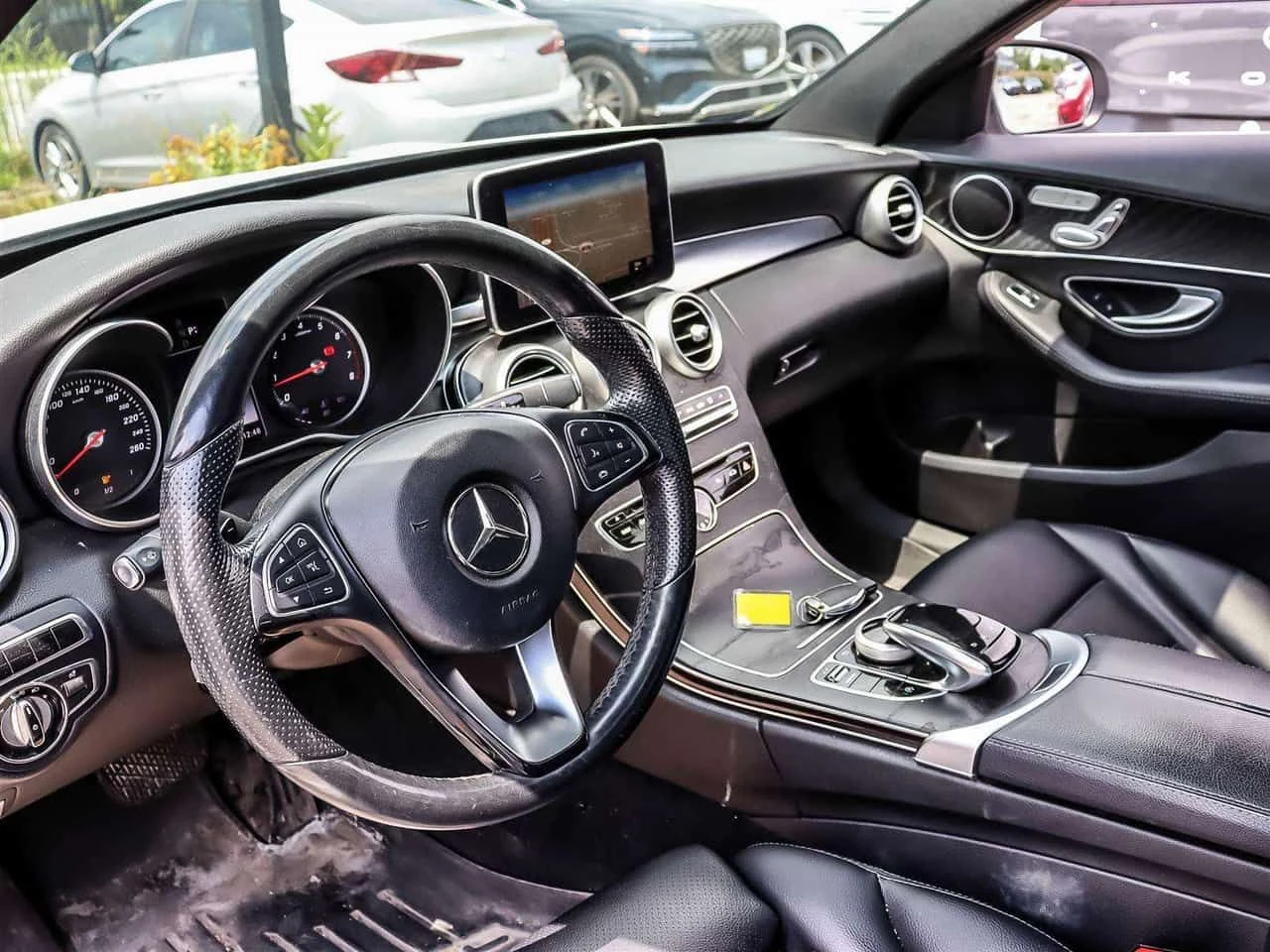 Mercedes-Benz C 300 * CARFAX * БЕЗ ПЪРВОНАЧАЛНА ВНОСКА, снимка 6 - Автомобили и джипове - 55317047