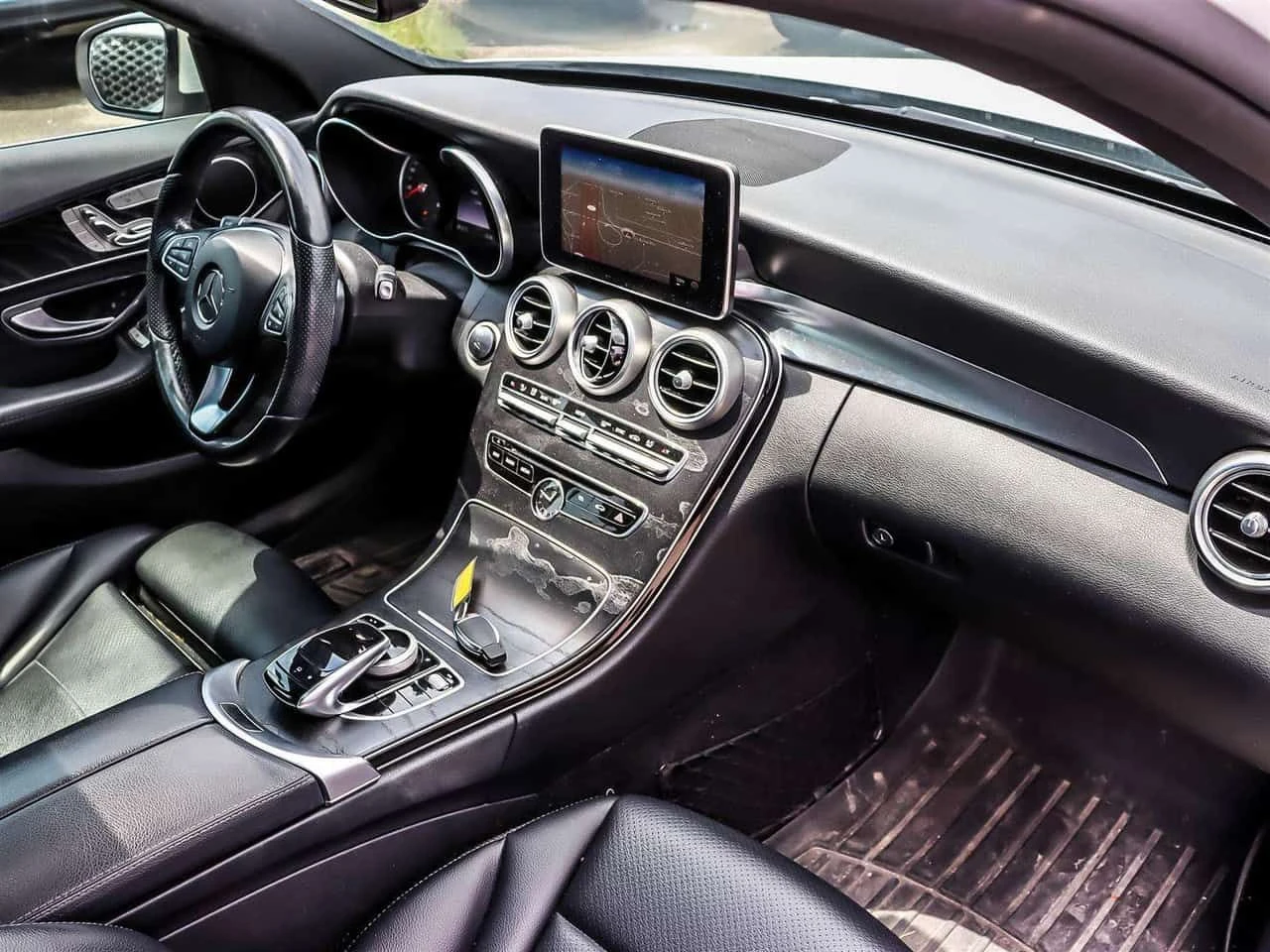 Mercedes-Benz C 300 * CARFAX * БЕЗ ПЪРВОНАЧАЛНА ВНОСКА, снимка 13 - Автомобили и джипове - 55317047