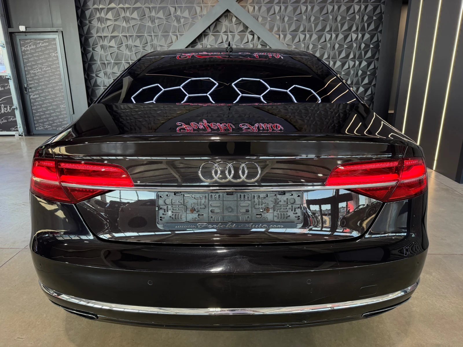 Audi A8 4.2 TDI QUATTRO MATRIX * S LINE * BOSE * ШИБЕДАХ, снимка 4 - Автомобили и джипове - 55465849