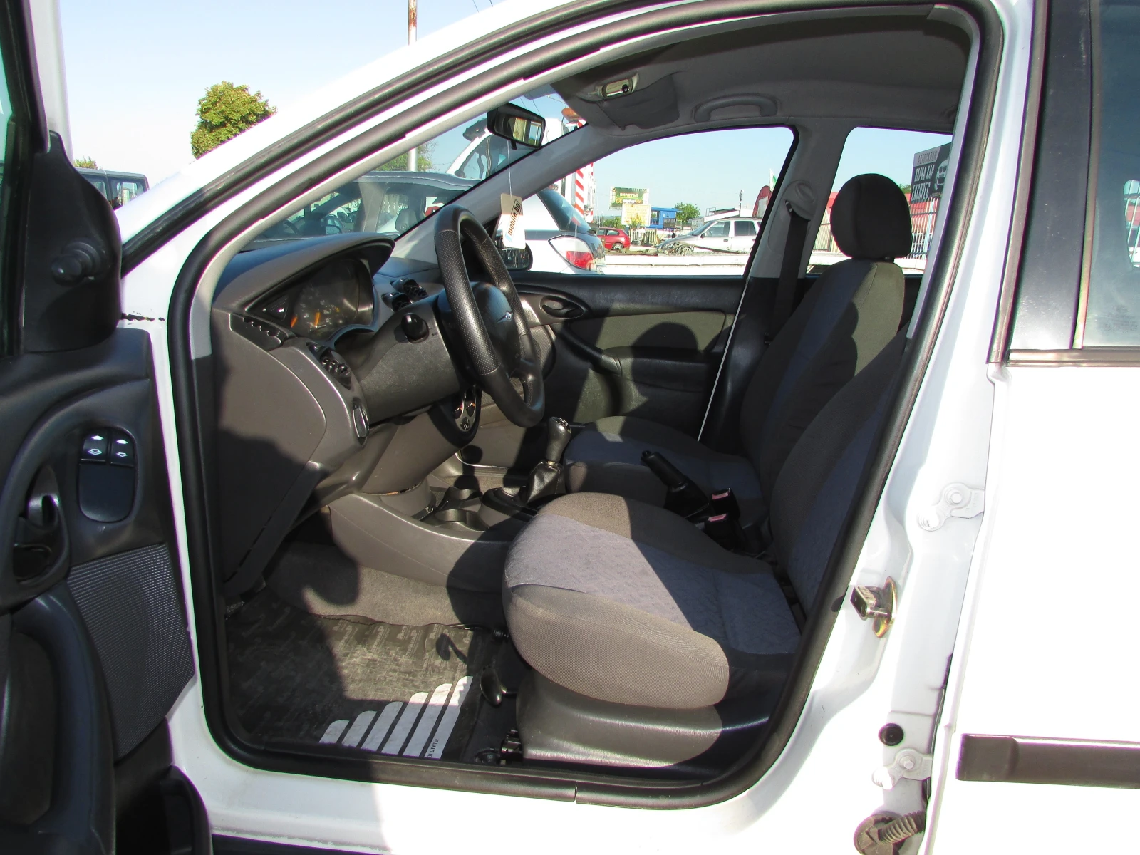 Ford Focus 1.6i EURO3, снимка 8 - Автомобили и джипове - 55671120
