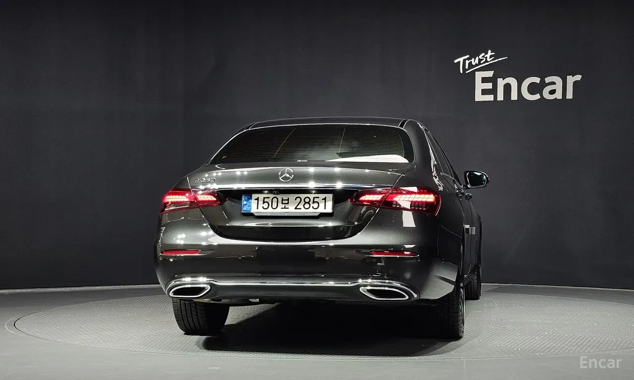Mercedes-Benz E 250 LED High Performance, снимка 4 - Автомобили и джипове - 55727526