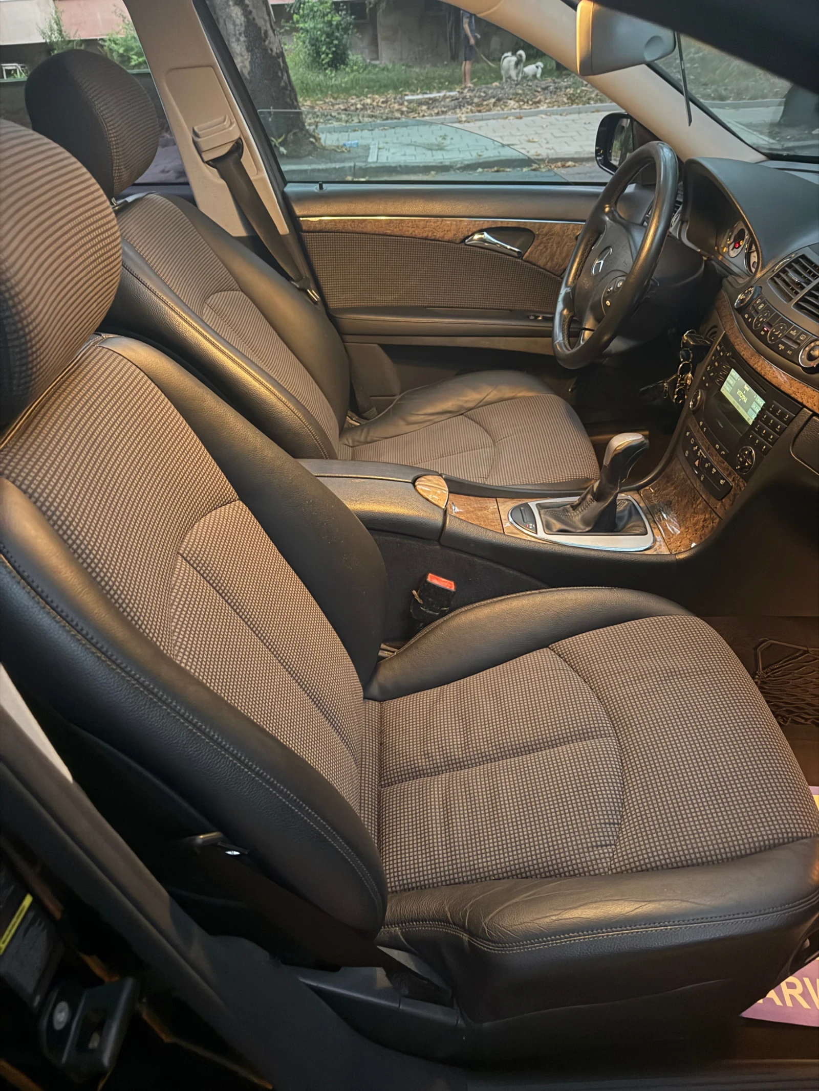 Mercedes-Benz E 220, снимка 14 - Автомобили и джипове - 55887047